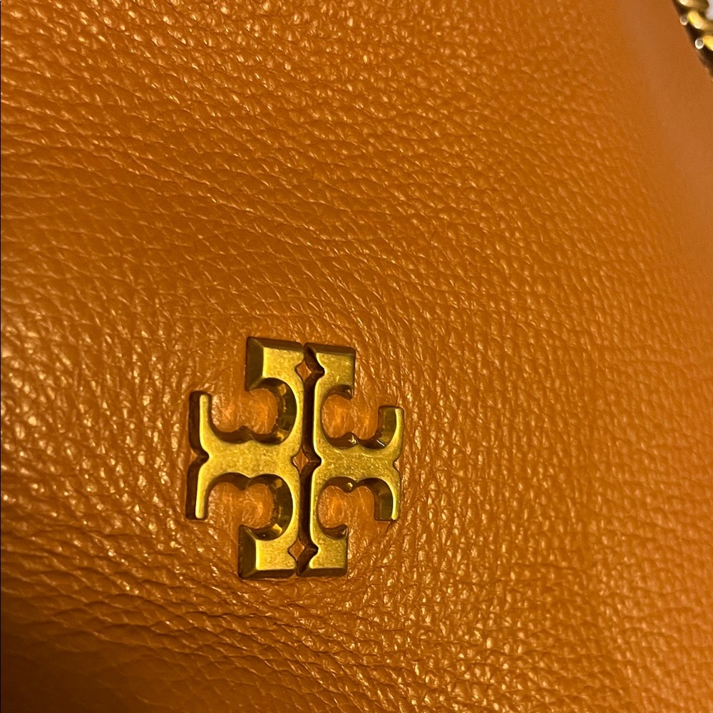 Tory Burch Caramel Pebbled Leather Tote with Gold Chain Straps - Picture 5 of 7